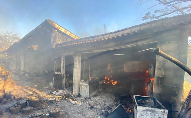 Más de 300 personas desalojadas tras declararse un incendio en Manilva