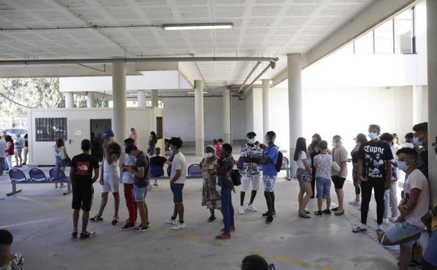 Polémica en la vacunación sin cita: «No es racismo, son nuestros derechos»