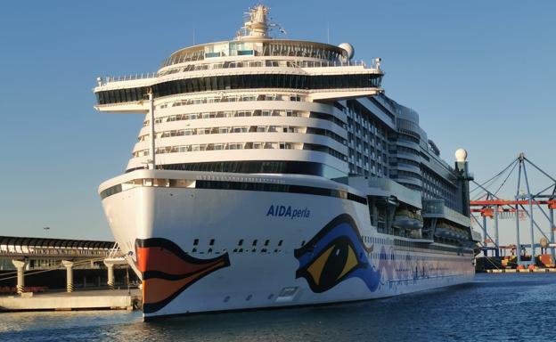 El primer crucero internacional que atraca en Málaga tras 16 meses trae casi 1.500 pasajeros