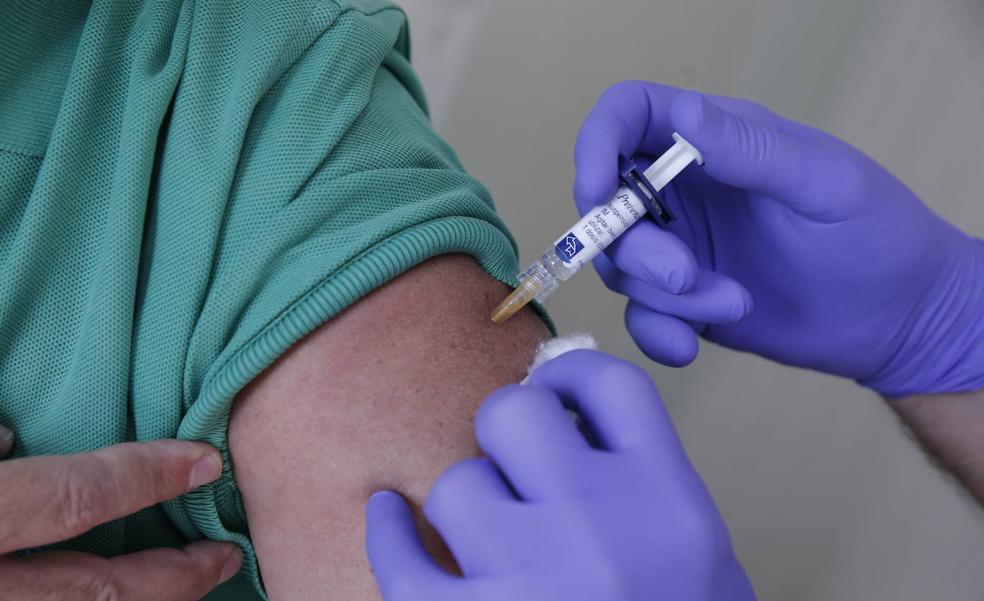 Andalucía baja hasta los 25 años la edad para vacunarse