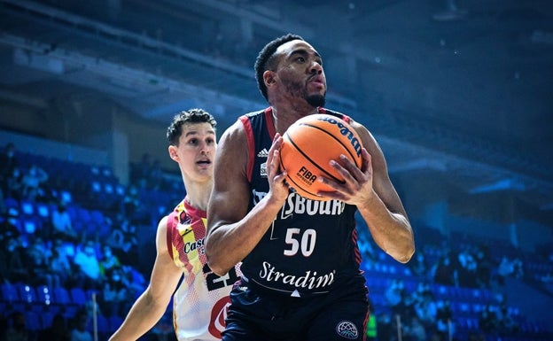 Los aspirantes al título de la Champions y rivales del Unicaja apuestan fuerte en el mercado