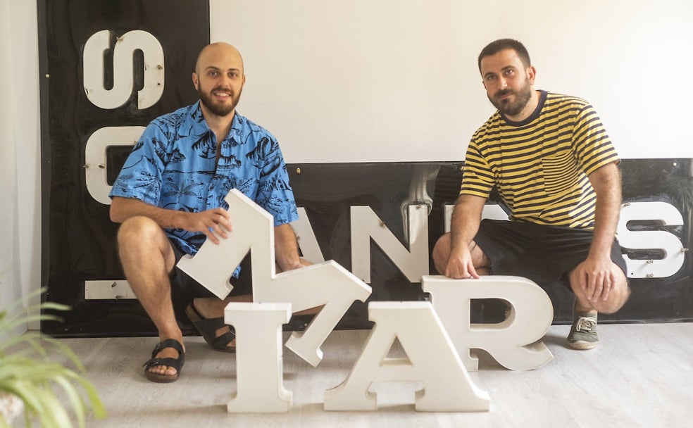 La historia de Málaga escrita en luces de neón