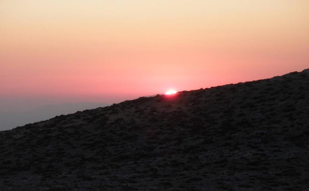 Senderismo nocturno, una opción para hacer rutas incluso en verano