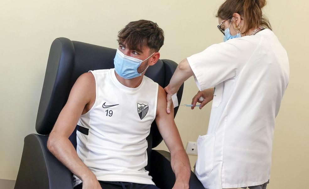 El Málaga arranca la semana con cuatro altas y la vacunación de la plantilla