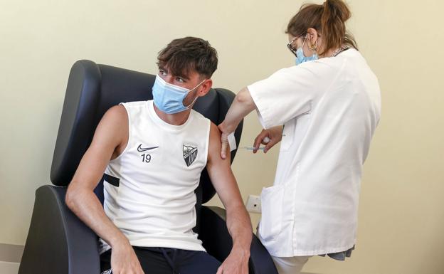 El Málaga arranca la semana con cuatro altas y la vacunación de la plantilla
