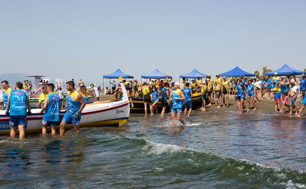 Idílica jornada de regatas en El Palo con la Liga de Jábegas