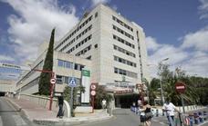 El bebé hospitalizado en Málaga con signos de maltrato dormía atado en una silla de paseo