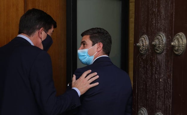 Juan Marín hace estallar la crisis en Ciudadanos y releva a la dirección del grupo parlamentario