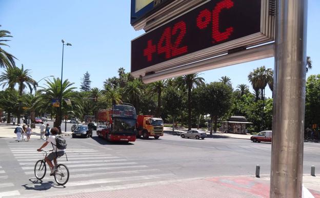 Los termómetros pueden llegar hoy a los 42 grados en Málaga, en aviso naranja por calor