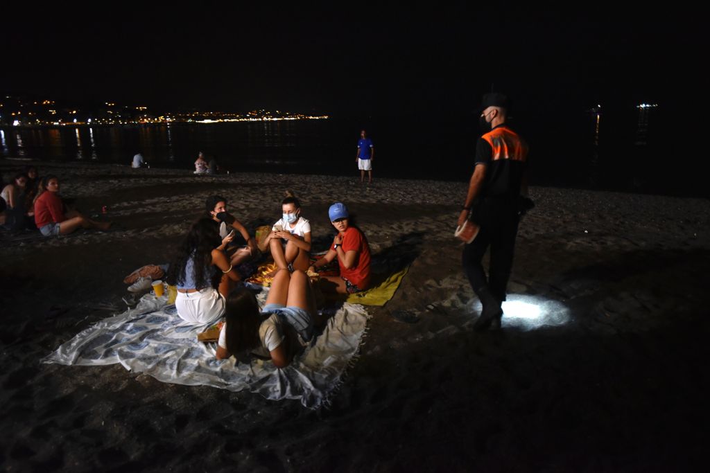 Primera noche de cierre de las playas de Málaga capital