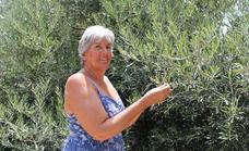 Leila Bayandor, una trotamundos que decidió parar el tiempo entre los olivos de la Alta Axarquía