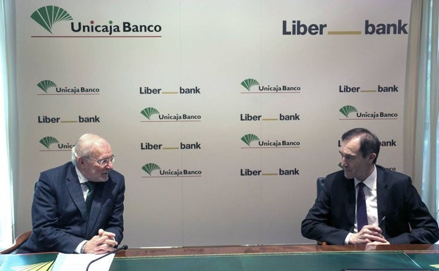 Unicaja Banco y Liberbank firman su fusión, que se hará efectiva el viernes