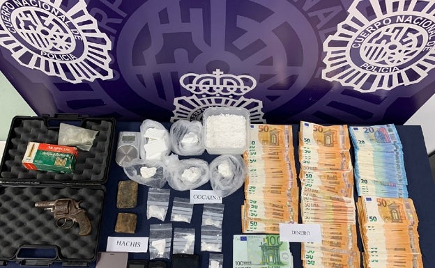 Desarticulan en una vivienda de Vélez-Málaga uno de los puntos de venta de cocaína más activos de la Axarquía