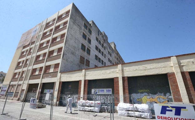 Comienza la demolición de los edificios de la Flex para dar paso a un proyecto de 130 viviendas en Málaga