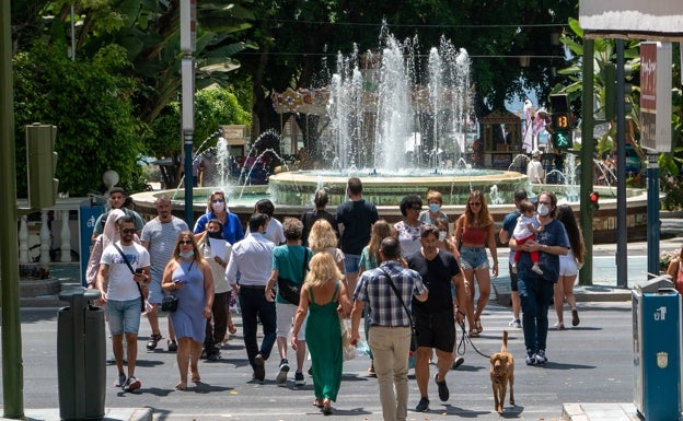 Políticos y empresarios insisten en que se calcule la incidencia de covid con la población real de Marbella y Estepona