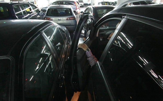 Las obras para ensanchar las plazas del 'parking' de la Marina arrancarán la próxima semana