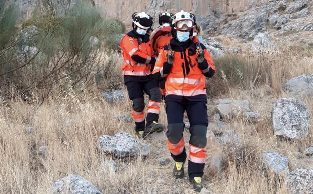 Trasladado al hospital un parapentista tras chocar contra una ladera en Antequera