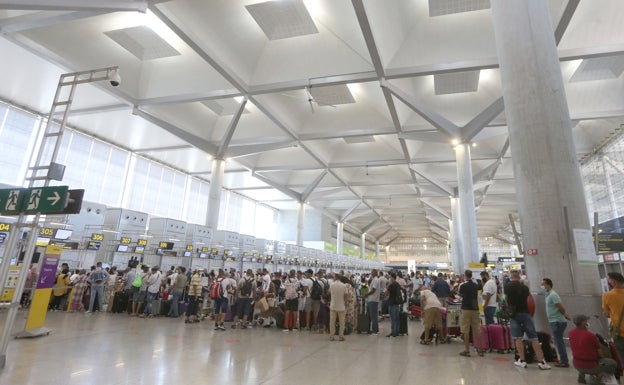 El aeropuerto de Málaga registra en el comienzo de agosto su pico máximo de actividad desde el inicio de la pandemia