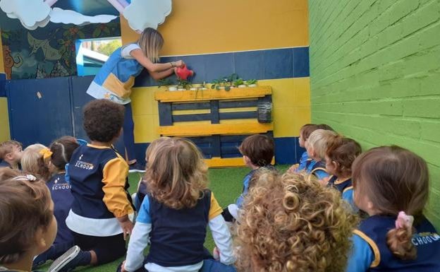 La Junta reforzará el próximo curso escolar con 5.300 nuevos profesores