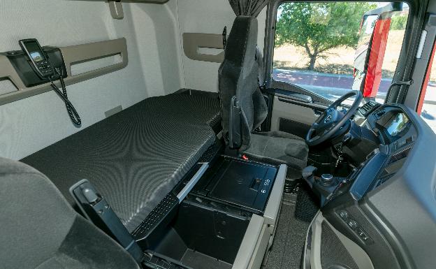 Así es pasar la noche en la cabina de un camión de gran lujo