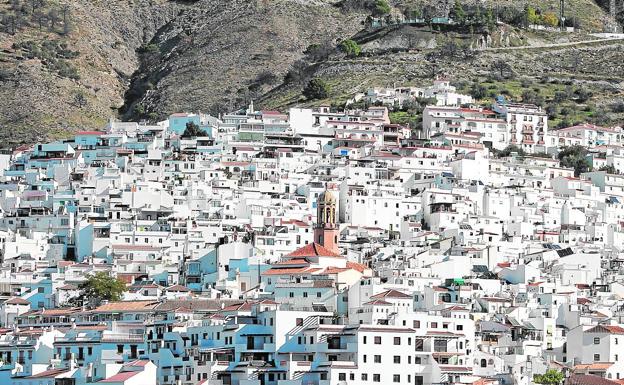 Cómpeta, un pueblo cosmopolita de raíces andalusíes