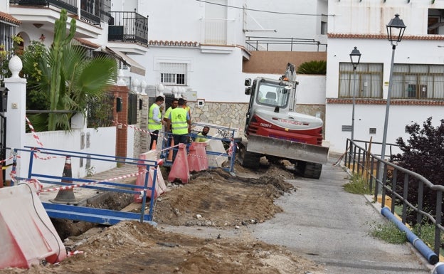 Alhaurín de la Torre inicia la renovación de la red de agua en la plaza Andalucía para evitar fugas y averías