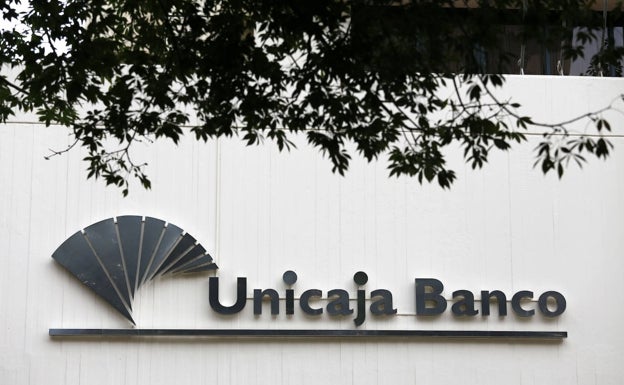 Ligera bajada en Bolsa de Unicaja Banco en el primer día de cotización tras la fusión