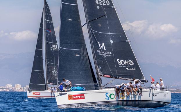 Los malagueños 'Teatro del Soho CaixaBank' y 'Grupo Cosentino-Les Roches' lideran la Copa del Rey de Vela