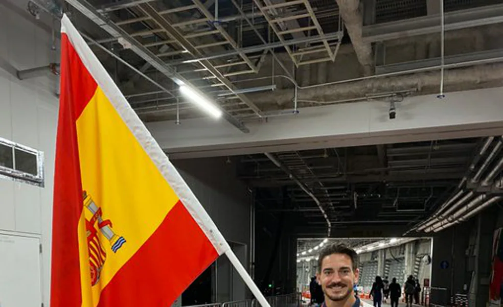 Quintero portó la bandera española, al menos antes de la ceremonia