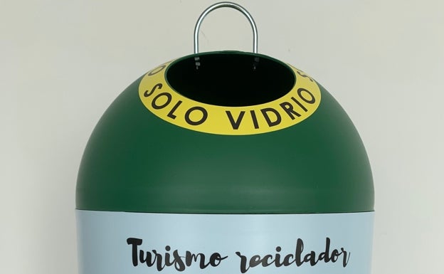 Rincón de la Victoria se une a la campaña 'Movimiento Banderas Verdes' para promover el reciclaje de vidrio