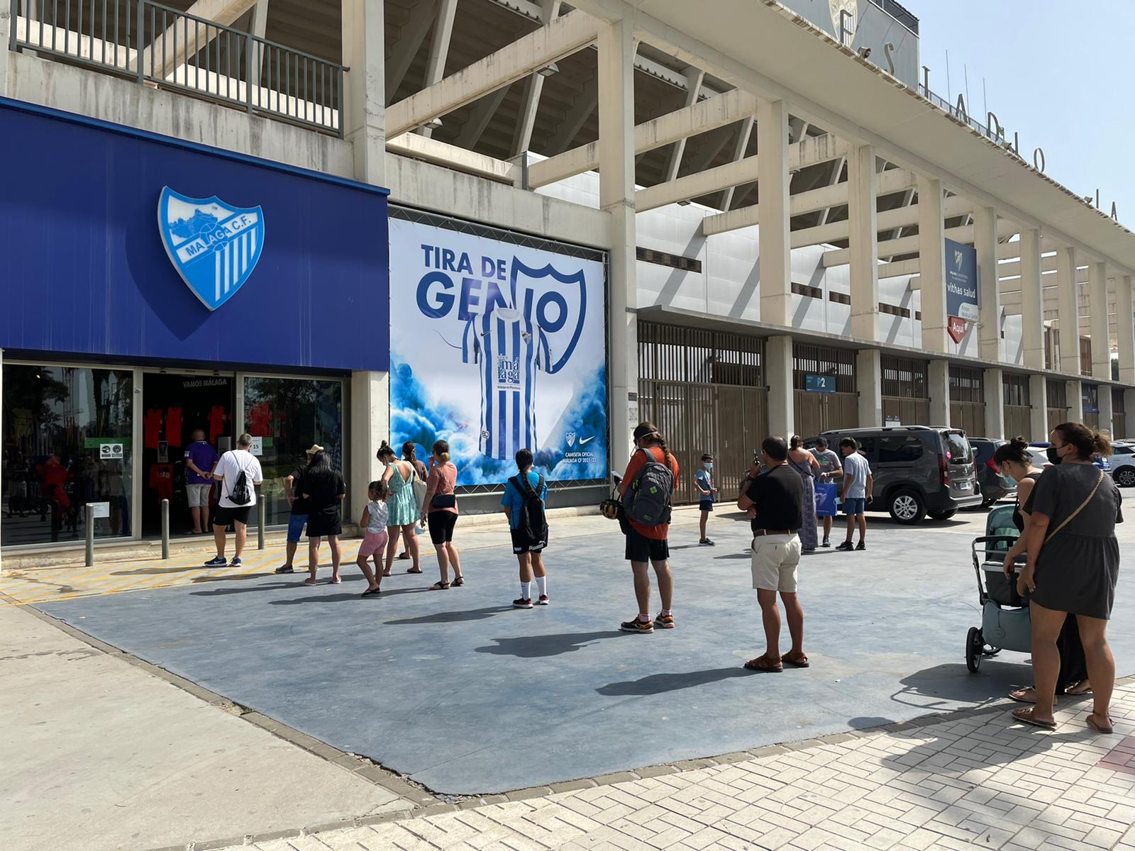 El Málaga pone a la venta sus nuevas camisetas
