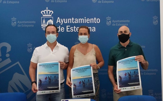 300 deportistas participarán este domingo en el XXIII Triatlón Villa de Estepona