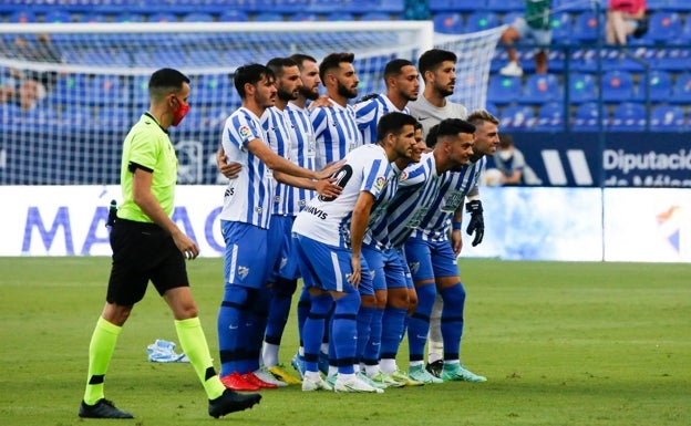 Ocho fichajes, pero una vieja espina dorsal en el Málaga