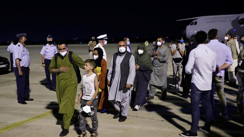 Aterriza la primera tanda de españoles y afganos evacuados de Kabul