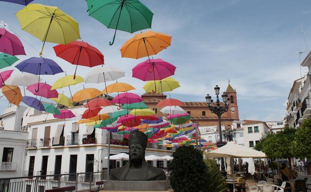 Torrox Pueblo: Color e historia en segunda línea de playa