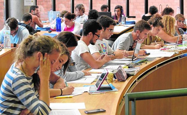 El número de becas y ayudas a universitarios alcanzan en la UMA un máximo histórico