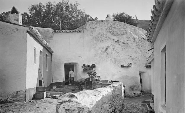 Las cuevas de El Palo o las hurdes malagueñas