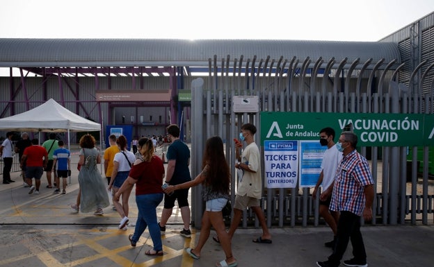 Salud apuesta por la vacunación sin cita para acelerar la inmunización en Málaga