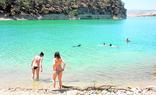 En esta playa de interior aguardan refrescantes baños y muchas actividades complementarias./J. A.