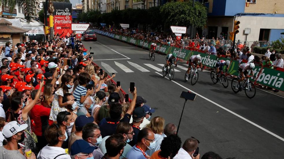 Rincón de la Victoria recibe al pelotón de La Vuelta Ciclista a España en su décima etapa
