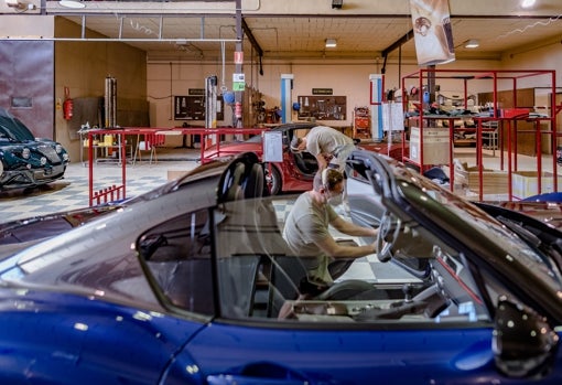 Así se fabrica el Hurtan Grand Albaycín, un exclusivo deportivo biplaza