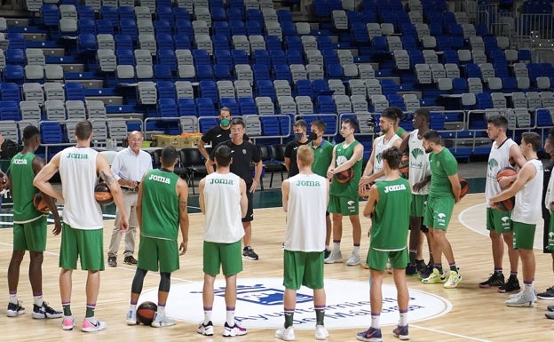 Juanma Rodríguez no descarta una plantilla con catorce jugadores