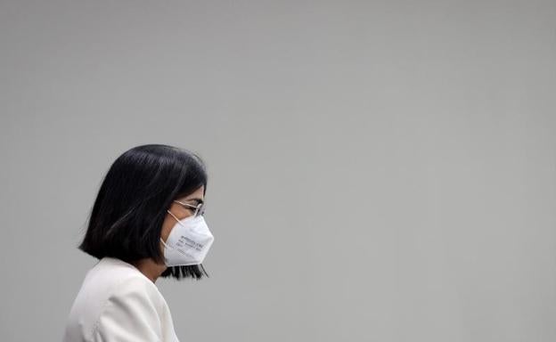 Darias: «La EMA afirma no hay una necesidad urgente de la tercera dosis para la población general»