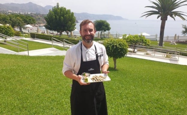 El Parador de Nerja promociona el boquerón de Caleta de Vélez