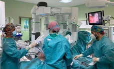 El Clínico opera con éxito con la cirugía robótica a más de cien pacientes complejos de urología