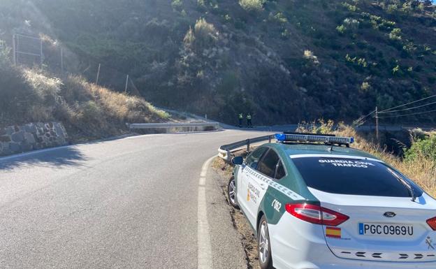 Muere un ciclista y otro resulta herido grave al ser embestidos por un turismo en Sayalonga