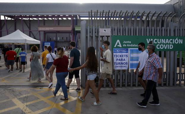 La Junta busca a los más de 200.000 malagueños aún sin una dosis