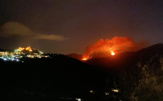 El gran incendio de Jubrique, Estepona y Genalguacil se inició en dos focos y afecta a más de 3.600 hectáreas