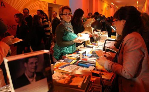 La sexta Noche de los Libros de La Térmica reunirá a más de 20 participantes entre autores y librerías