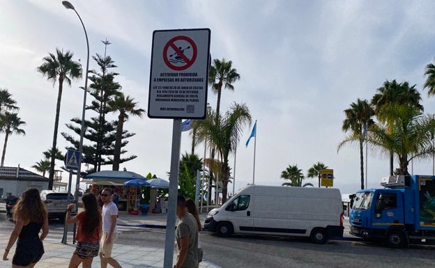 Nerja quiere poner orden en los negocios de alquiler de kayaks en la playa de Burriana